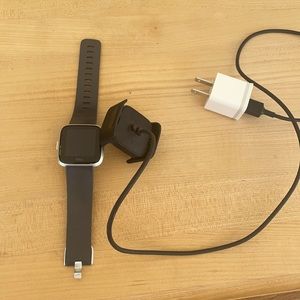 Fitbit versa lite warm grey strap includes charger